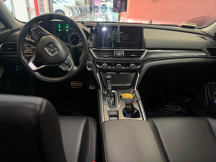 Photo 8 - Honda Accord