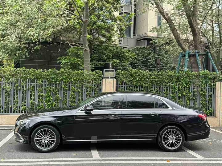 صورة 4 - Mercedes-Benz E-Class