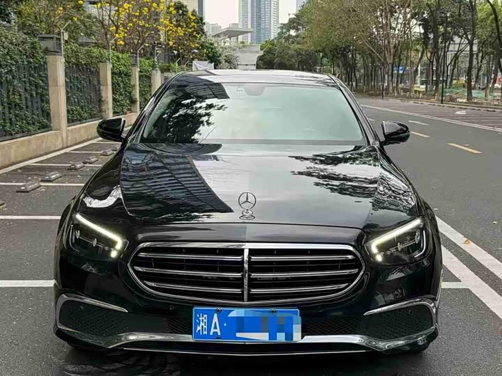 صورة 5 - Mercedes-Benz E-Class