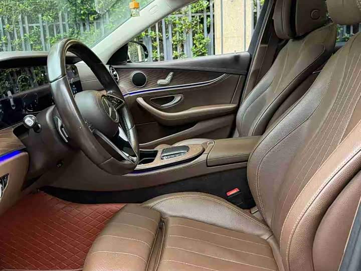صورة 6 - Mercedes-Benz E-Class