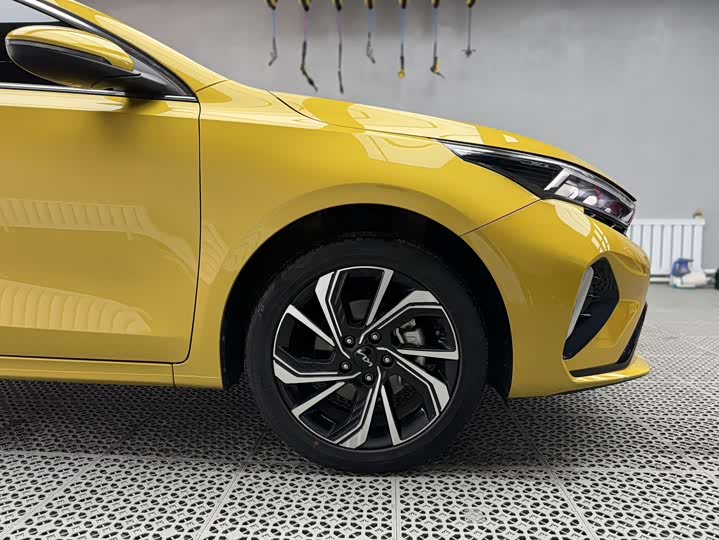 Kia K3 2023 2023款 1.5L CVT尊贵版
