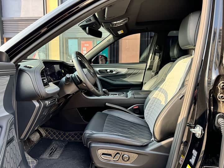 GAC Trumpchi GS8 2024 2024款 领航系列 2.0TGDI 两驱豪华智联版 7座