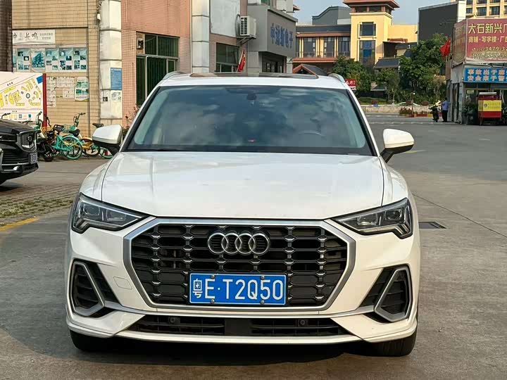 Photo 1 - Audi Q3