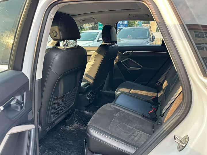 Photo 3 - Audi Q3