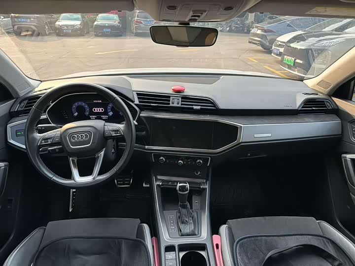 Photo 4 - Audi Q3