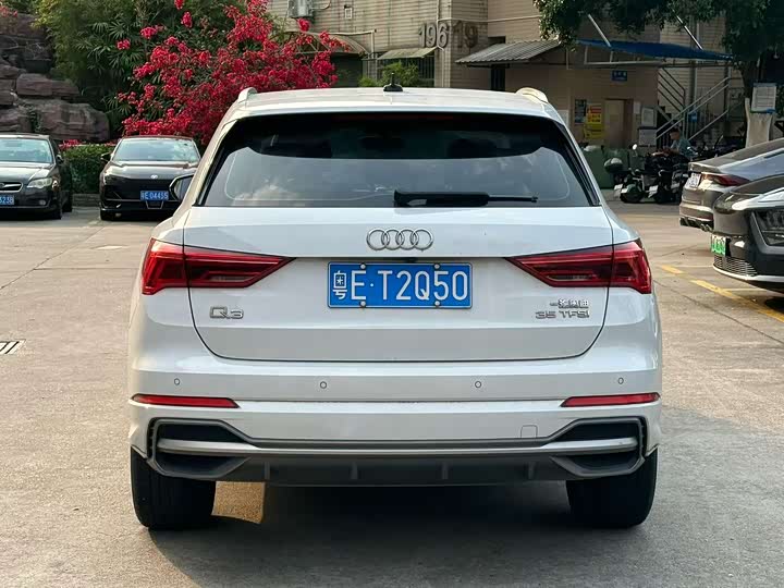 Photo 7 - Audi Q3