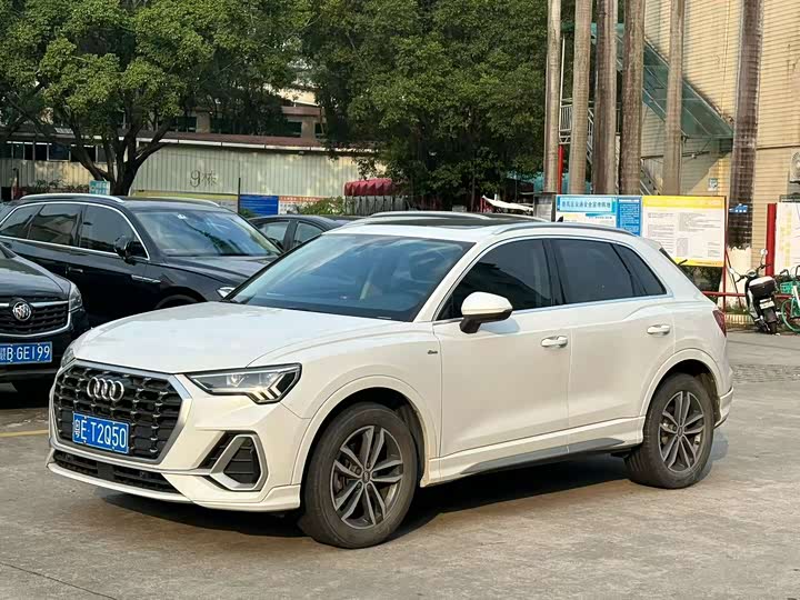 Photo 9 - Audi Q3
