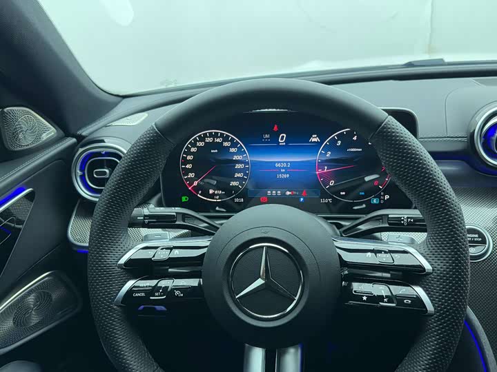 صورة 8 - Mercedes-Benz C-Class