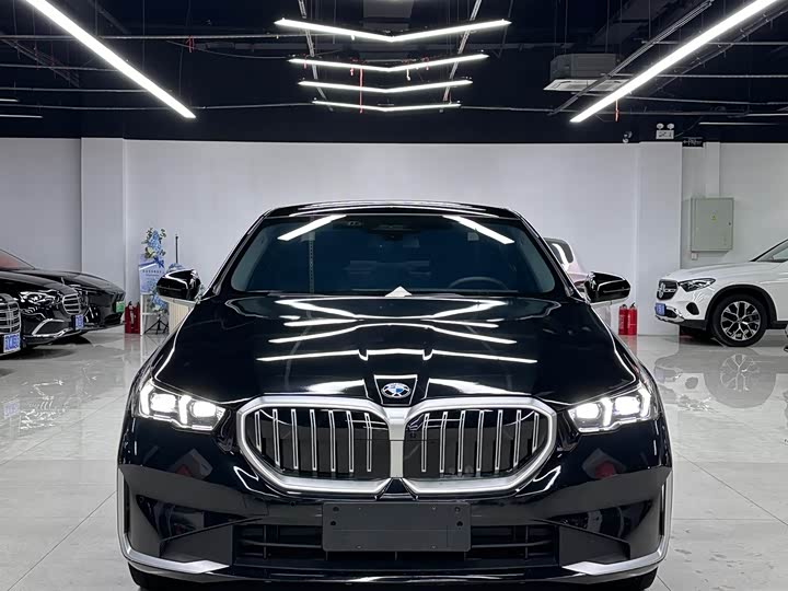 صورة 2 - BMW 5 Series