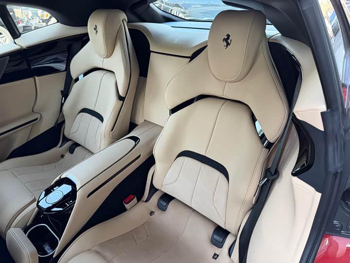 Ferrari Purosangue 2023 2023款 6.5L V12