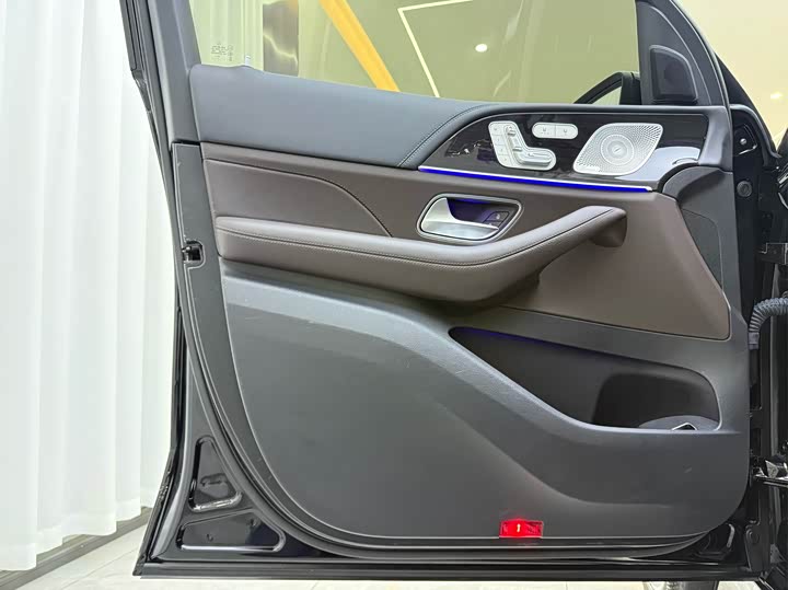 Photo 3 - Mercedes-Benz GLS-Class