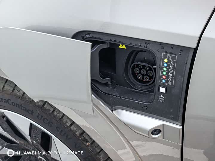 Фото 21 - Volvo EM90