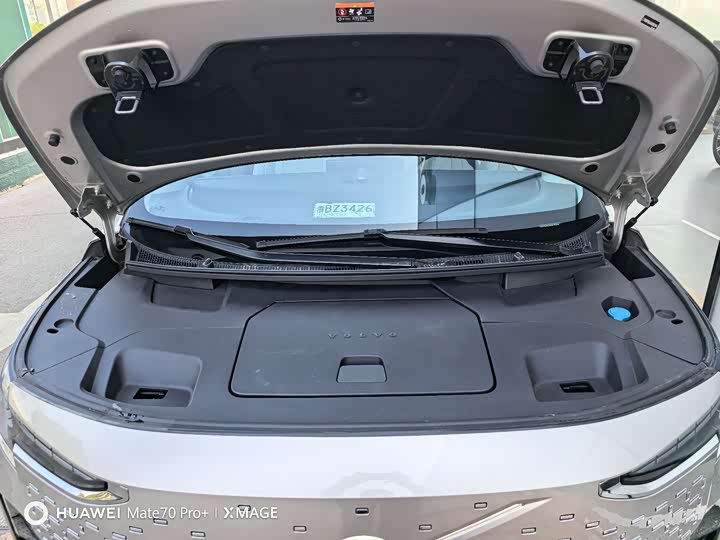 Фото 22 - Volvo EM90