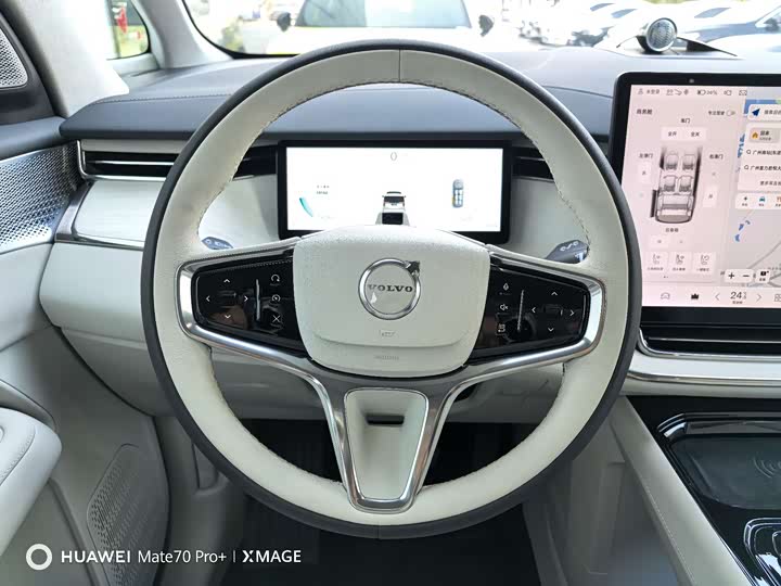 Фото 8 - Volvo EM90