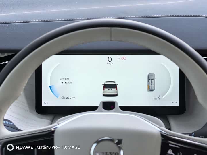 Фото 9 - Volvo EM90