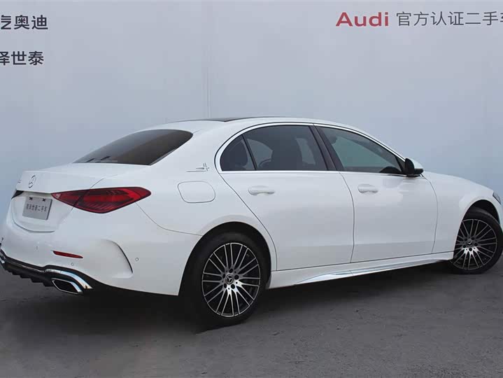 صورة 3 - Mercedes-Benz C-Class
