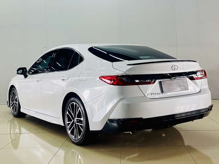 Toyota Camry 2026 2026款 双擎 2.0HSE 运动Lite版