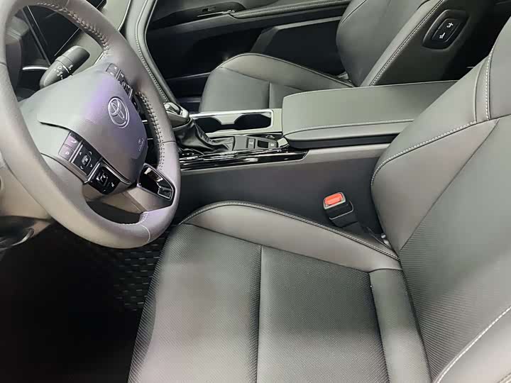 Toyota Camry 2026 2026款 双擎 2.0HSE 运动Lite版