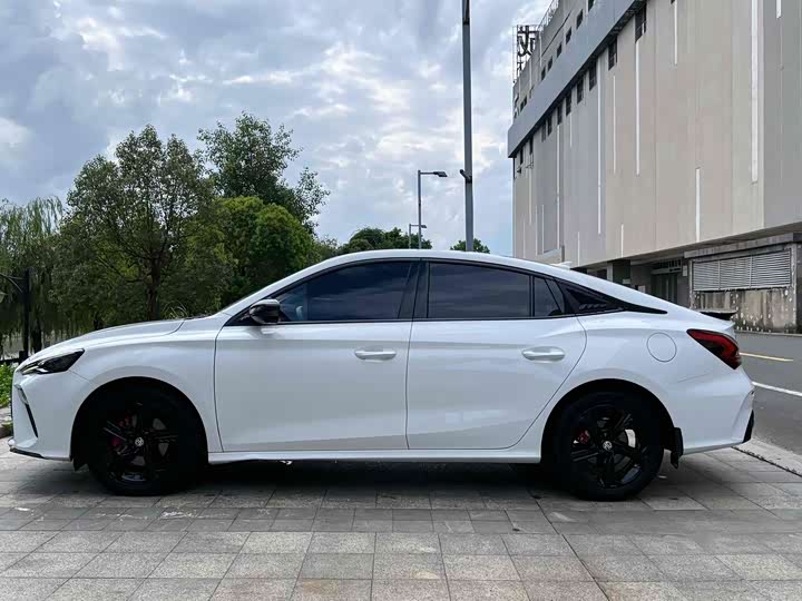 2022 MG Motor 5 Scorpio