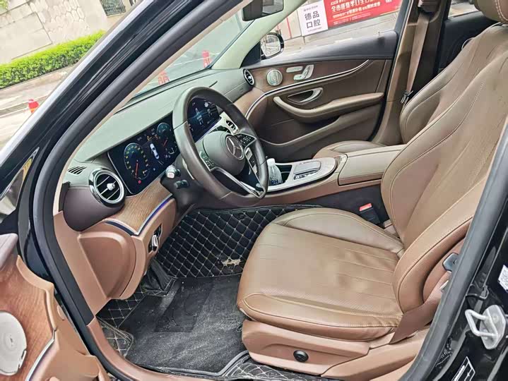 Photo 4 - Mercedes-Benz E-Class