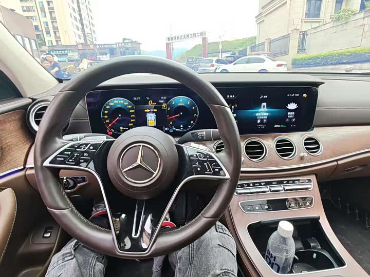 Photo 5 - Mercedes-Benz E-Class