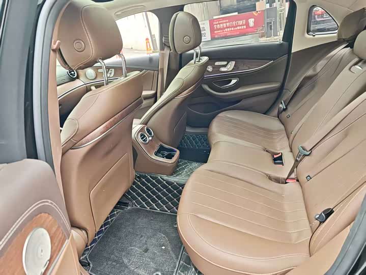 Photo 6 - Mercedes-Benz E-Class