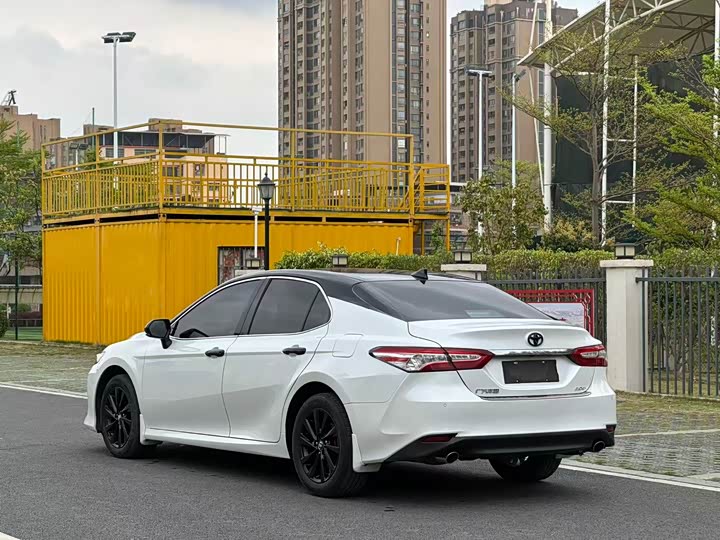 Фото 4 - Toyota Camry