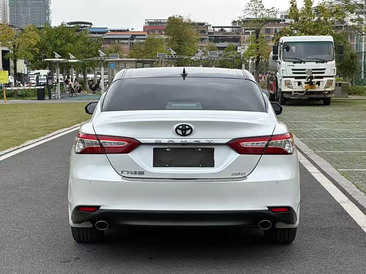 Фото 5 - Toyota Camry