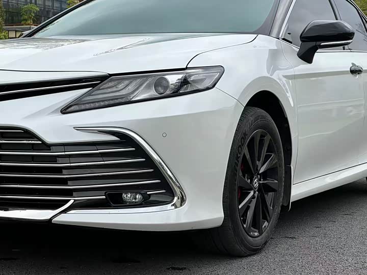 Фото 9 - Toyota Camry