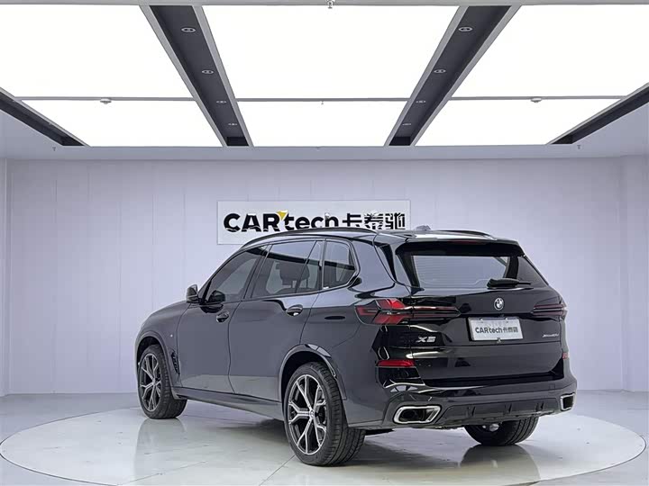 BMW X5 2026 2026款 xDrive 30Li 尊享型M运动曜夜套装