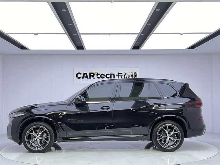 BMW X5 2026 2026款 xDrive 30Li 尊享型M运动曜夜套装