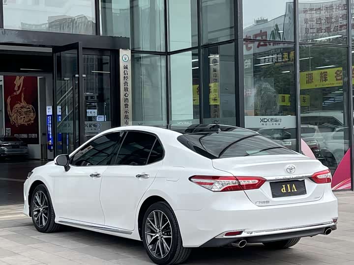 Фото 4 - Toyota Camry