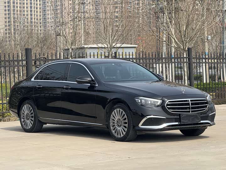 Фото 3 - Mercedes-Benz E-Class