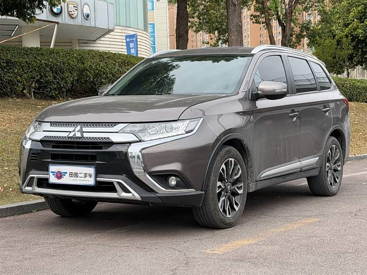 Mitsubishi Outlander 2020 2020款 2.0L 两驱畅享版 7座