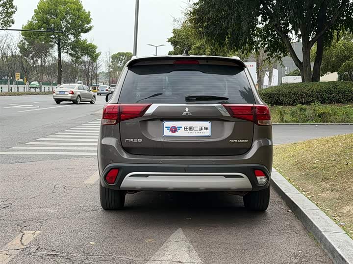 Mitsubishi Outlander 2020 2020款 2.0L 两驱畅享版 7座