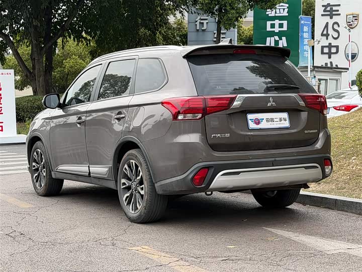 Mitsubishi Outlander 2020 2020款 2.0L 两驱畅享版 7座