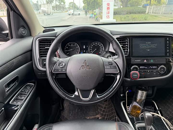 Mitsubishi Outlander 2020 2020款 2.0L 两驱畅享版 7座