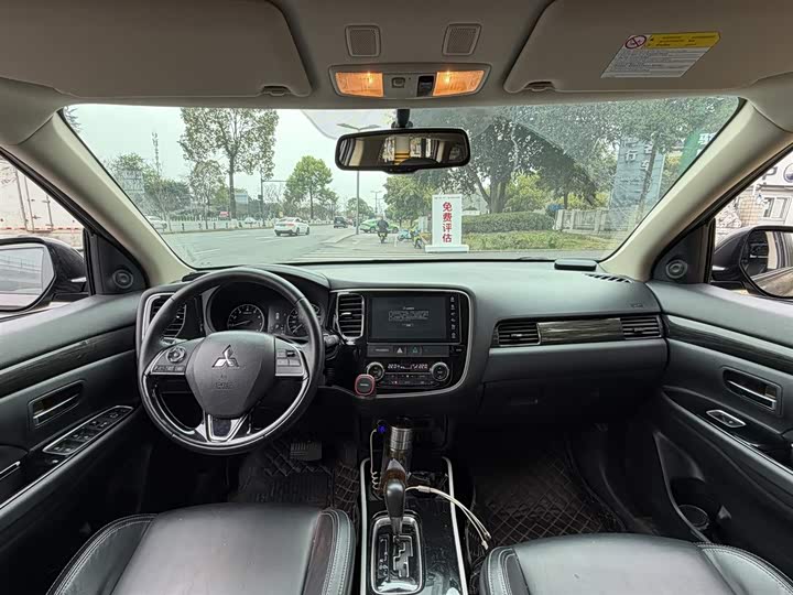 Mitsubishi Outlander 2020 2020款 2.0L 两驱畅享版 7座