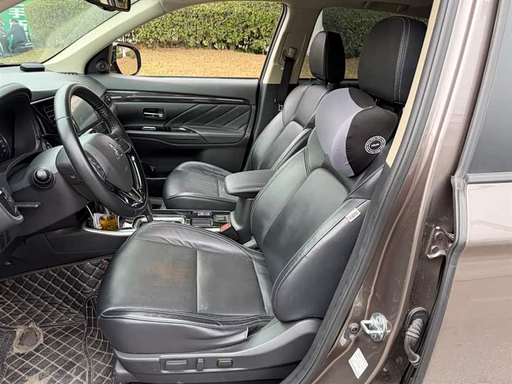 Mitsubishi Outlander 2020 2020款 2.0L 两驱畅享版 7座