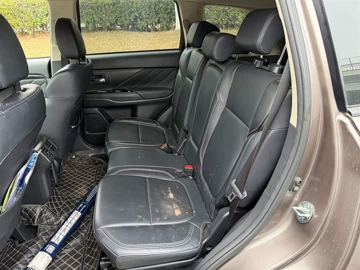 Mitsubishi Outlander 2020 2020款 2.0L 两驱畅享版 7座