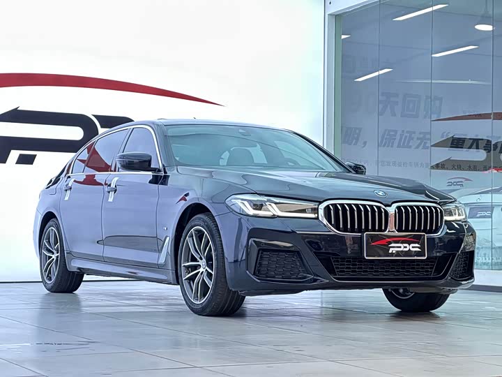 Photo 4 - BMW 5 Series