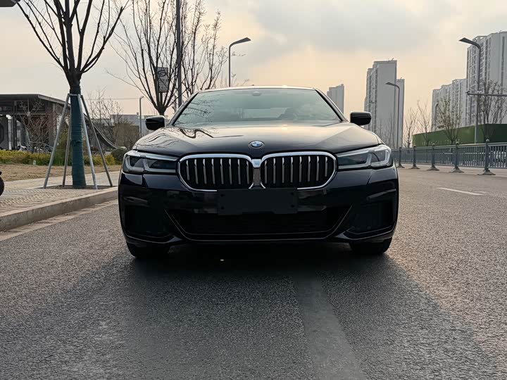 Photo 2 - BMW 5 Series