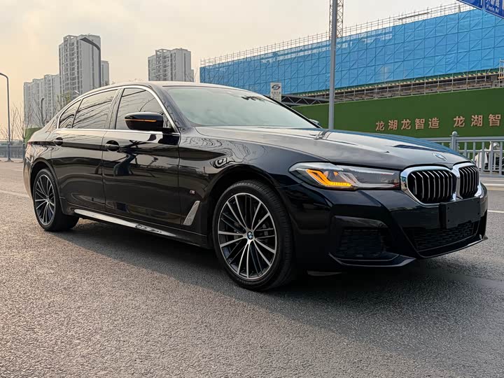 Photo 3 - BMW 5 Series