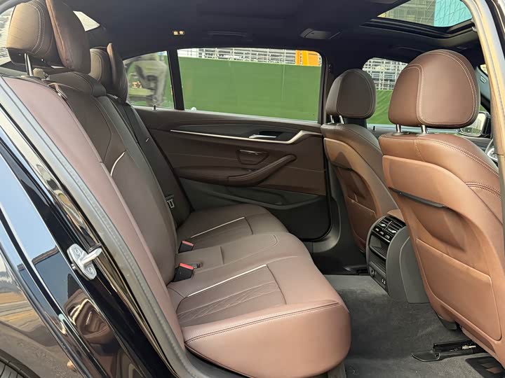 Photo 5 - BMW 5 Series