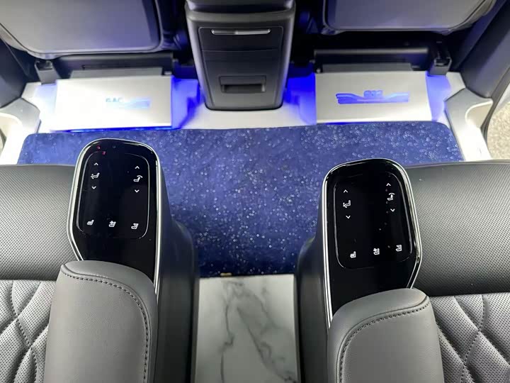 GAC Trumpchi M8 2024 2024款 大师系列 400T 尊贵版