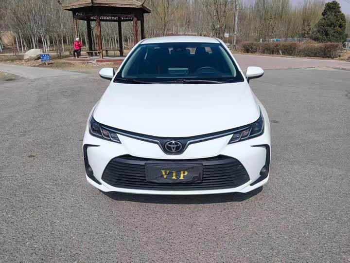 Фото 2 - Toyota Corolla