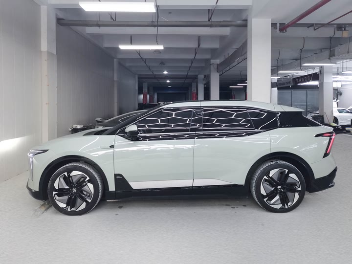 Фото 3 - HiPhi Y