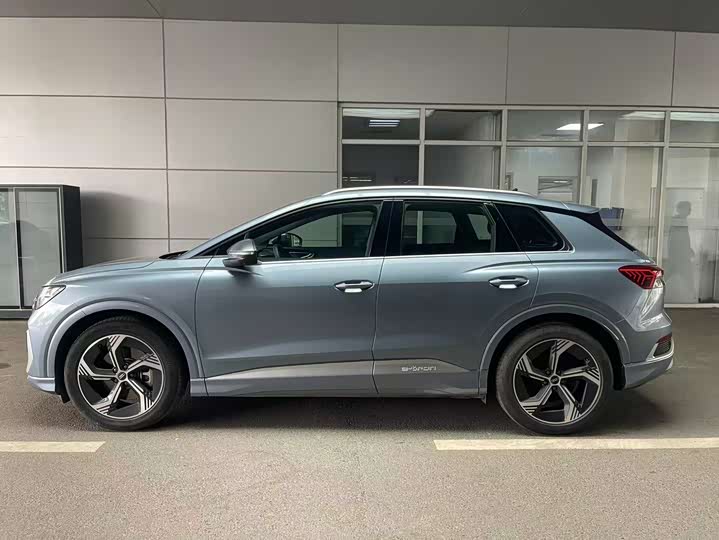 Photo 2 - Audi Q4 e-tron