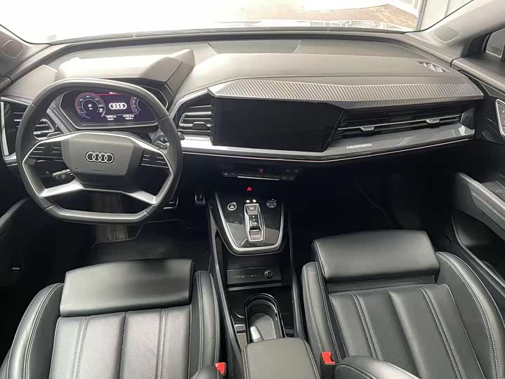 Photo 6 - Audi Q4 e-tron
