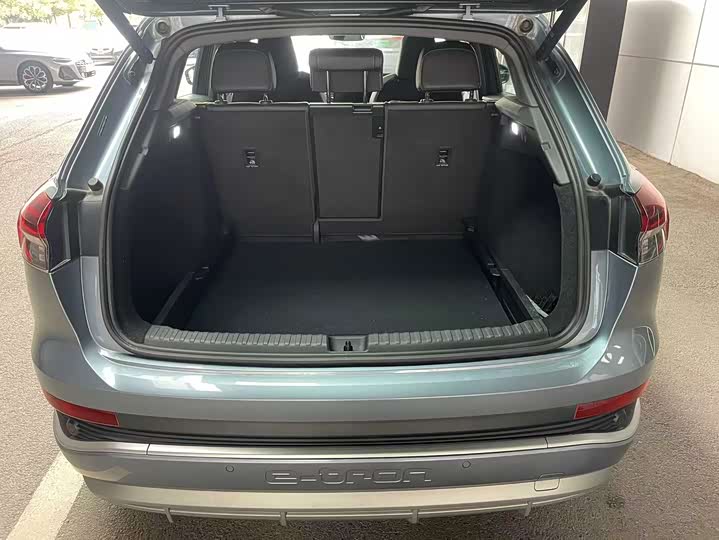 Photo 8 - Audi Q4 e-tron